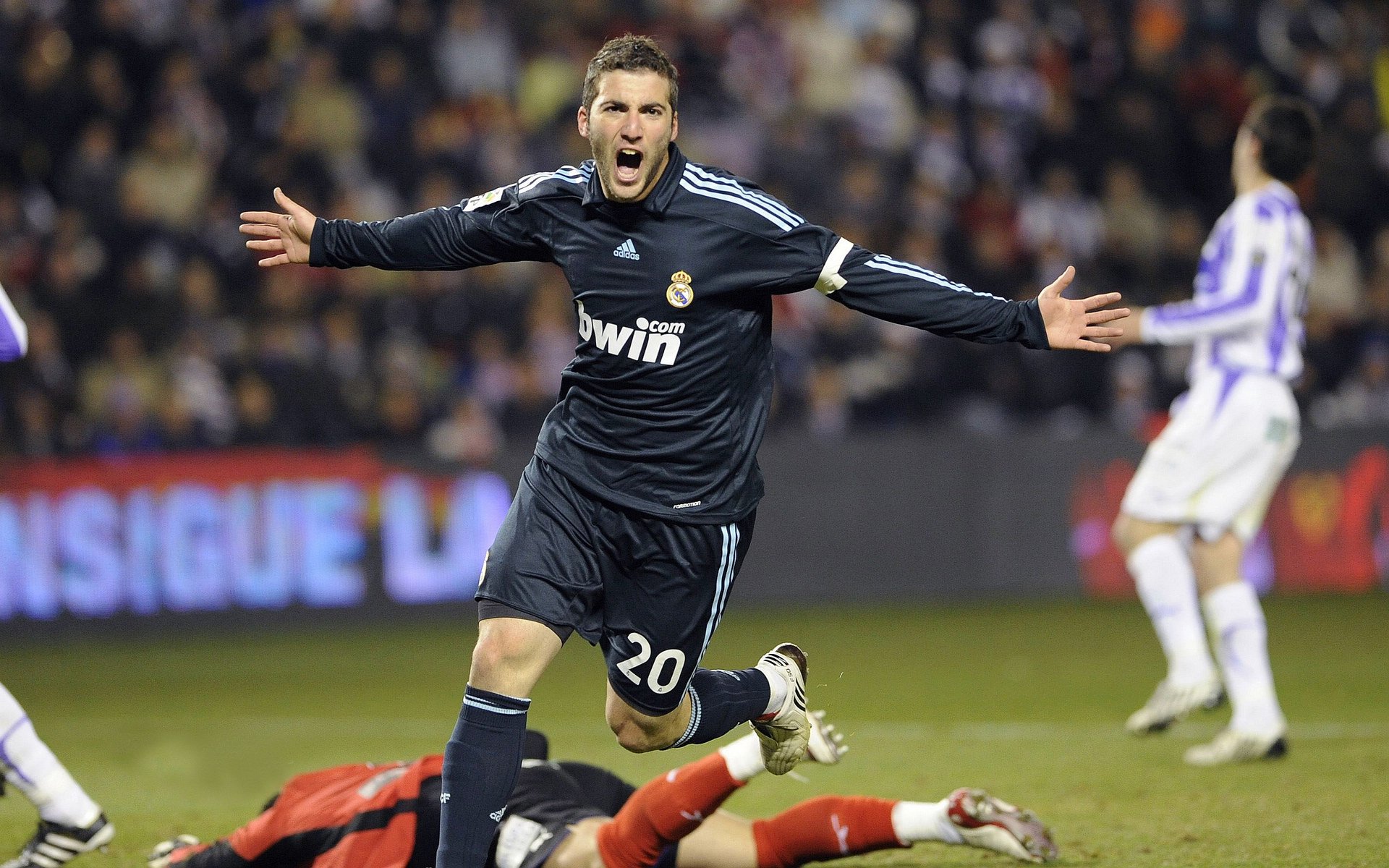 欧冠淘汰赛焦点战，骑士提前终结悬念雄鹿