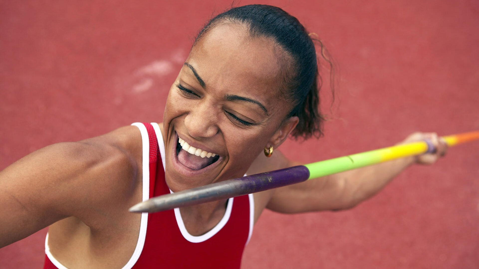 引擎、霓虹与不眠城，当英格拉姆点燃F1街道赛的夜