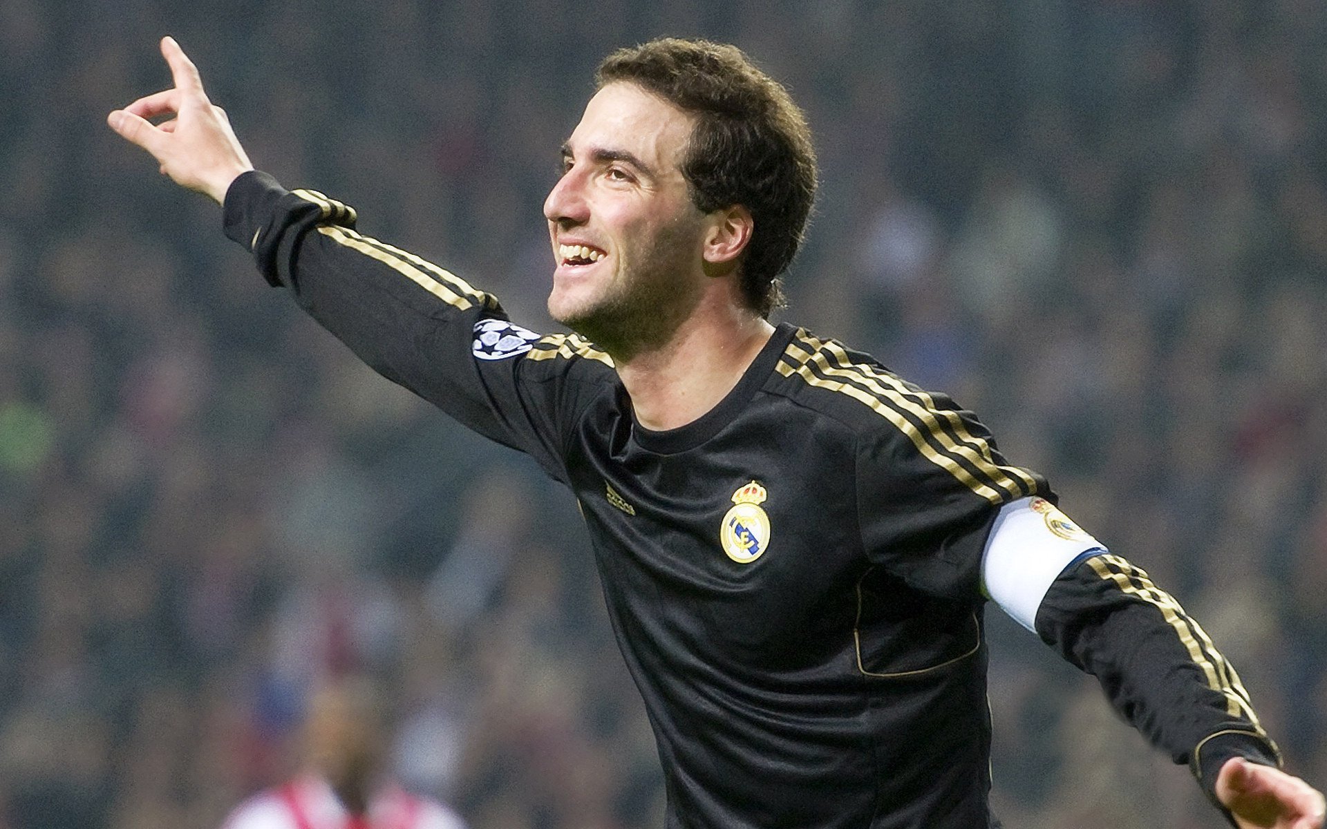 楚阿梅尼统治全场，奥地利战术革新轻取勒沃库森